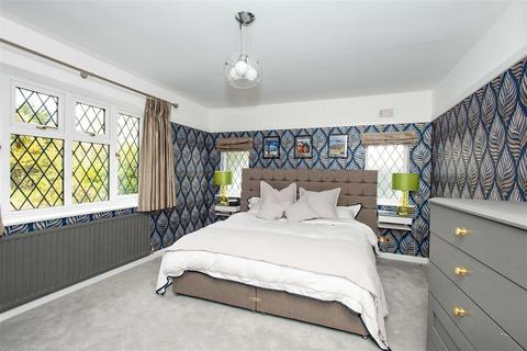 16 The Covert, Petts Wood, Orpington, BR6 0BU