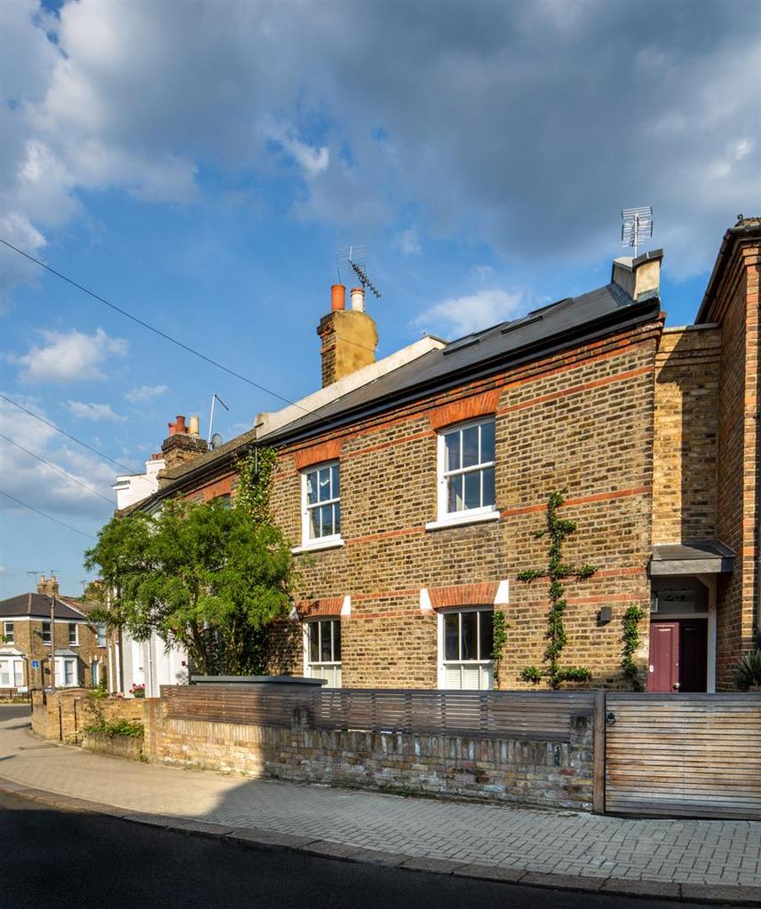Bective Road, London 3 bed house £3,250 pcm (£750 pw)