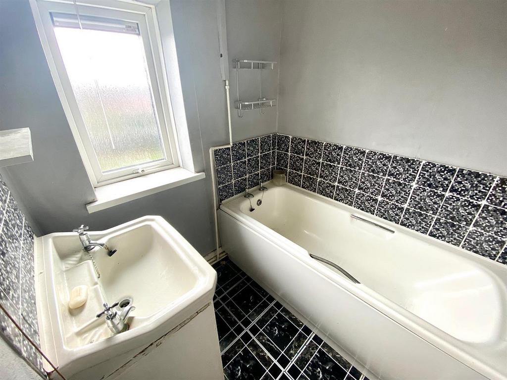 Northway 120 bathroom.jpg