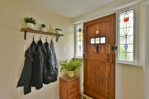 3 bedroom semi-detached bungalow for sale, Oakroyd Avenue, Potters Bar, EN6