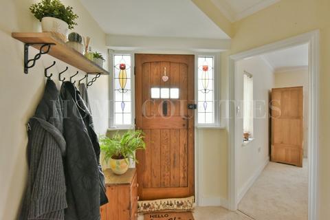 3 bedroom semi-detached bungalow for sale, Oakroyd Avenue, Potters Bar, EN6