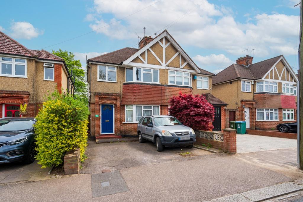 Westfield Avenue, Watford... 1 bed £235,000