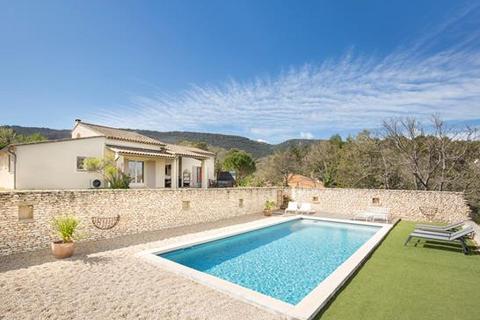 4 bedroom villa, Bonnieux, Vaucluse, Provence-Alpes-Côte d`Azur