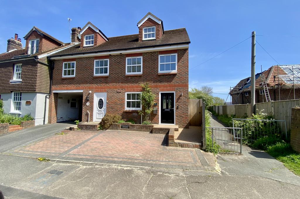 Hailsham Road, Polegate, East Sussex... 4 bed townhouse £375,000