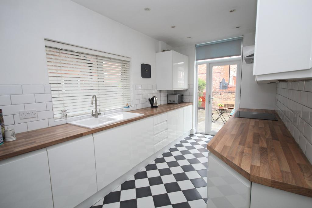 Pinnington Lane, Stretford, M32 0AA 3 bed terraced house £285,000