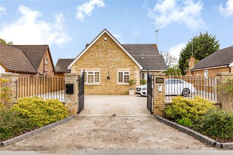 4 bedroom detached house for sale, Sugden Avenue, Wickford, Essex, SS12