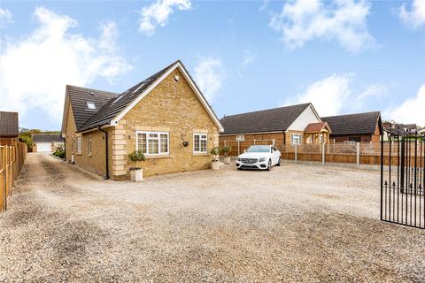 4 bedroom detached house for sale, Sugden Avenue, Wickford, Essex, SS12