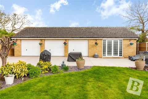 4 bedroom detached house for sale, Sugden Avenue, Wickford, Essex, SS12