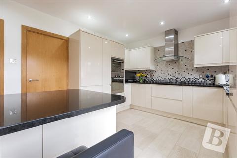 4 bedroom detached house for sale, Sugden Avenue, Wickford, Essex, SS12