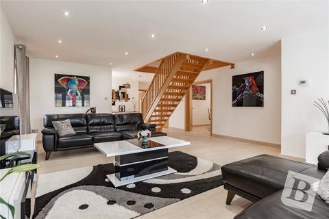 4 bedroom detached house for sale, Sugden Avenue, Wickford, Essex, SS12