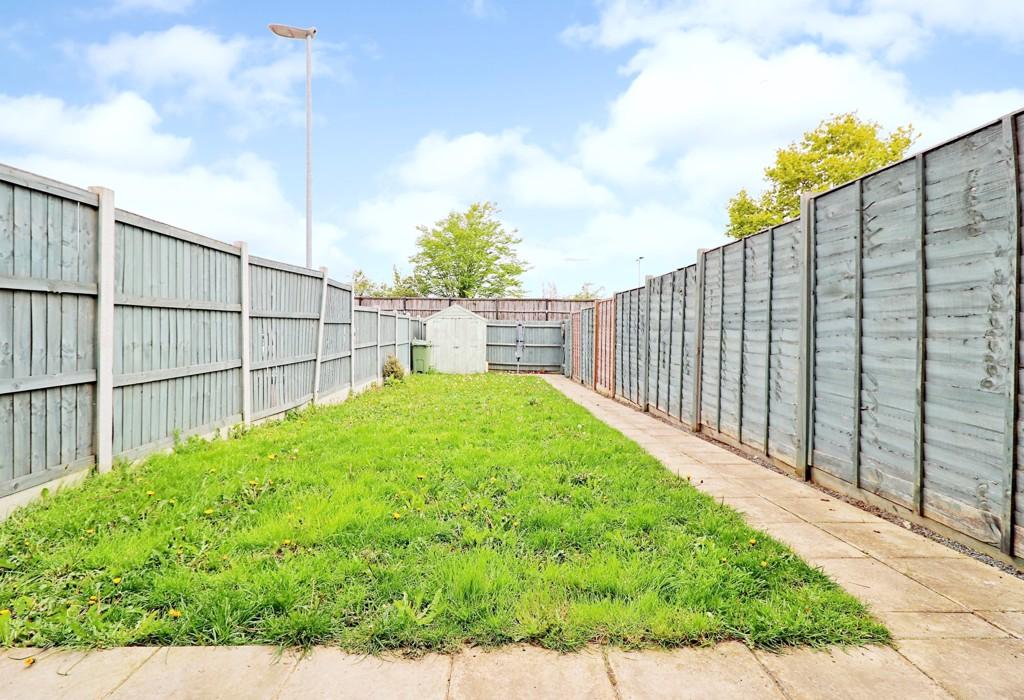 Warwick Crescent, Dunton Fields, Laindon, Basildon, Essex SS15 2 bed