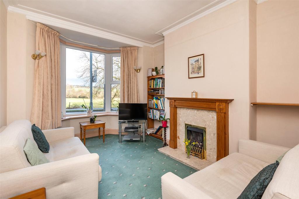Pool Road, Otley, West Yorkshire, LS21 4 bed terraced house for sale £365,000