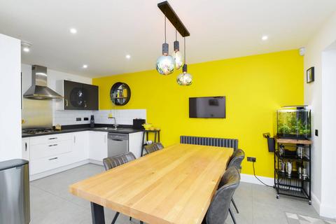 7 Pikes Pool Drive, Kirkliston, EH29 9GH