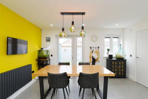 7 Pikes Pool Drive, Kirkliston, EH29 9GH
