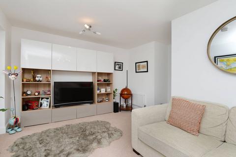 7 Pikes Pool Drive, Kirkliston, EH29 9GH