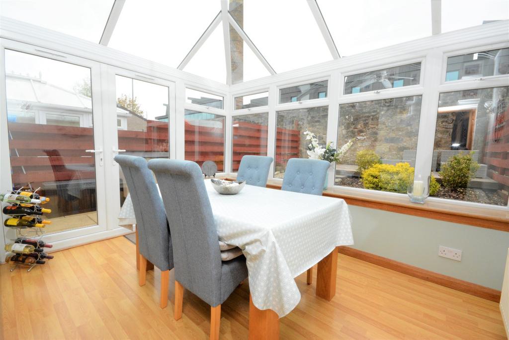 Rosebank Avenue, Falkirk, Stirlingshire, FK1 5JR 2 bed semidetached