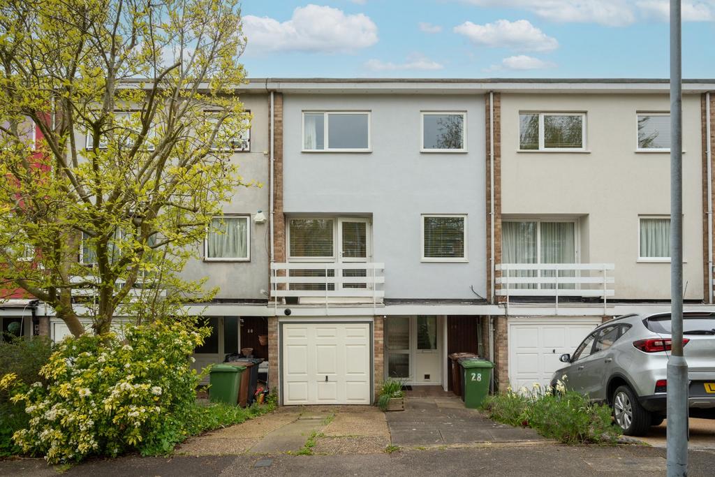 Ivinghoe Road, Bushey, Hertfordshire... 4 bed terraced house £535,000