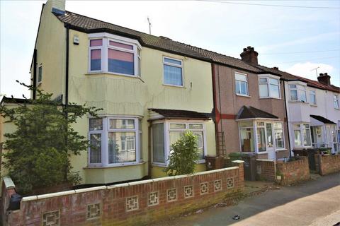 90 Heath Road, Romford, RM6 6LH