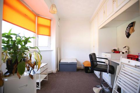 90 Heath Road, Romford, RM6 6LH