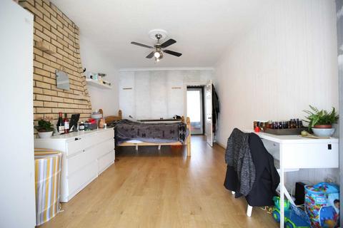 90 Heath Road, Romford, RM6 6LH