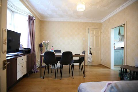 90 Heath Road, Romford, RM6 6LH