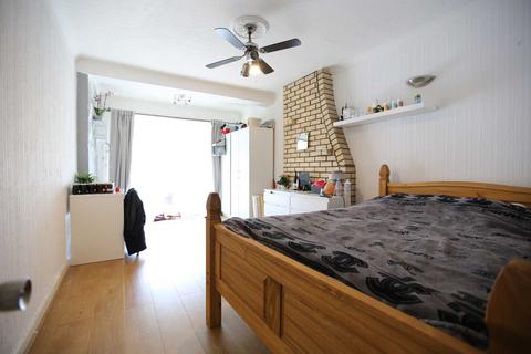 90 Heath Road, Romford, RM6 6LH