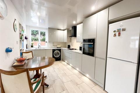 38 Ambleside Avenue, Ashton-under-lyne, OL7 9HA