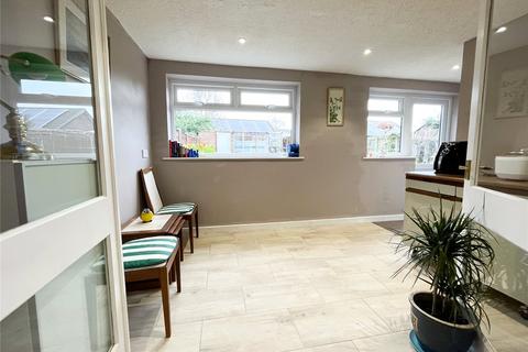 38 Ambleside Avenue, Ashton-under-lyne, OL7 9HA