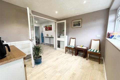 38 Ambleside Avenue, Ashton-under-lyne, OL7 9HA