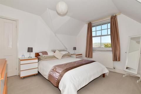 205 Cheriton Road, Folkestone, CT19 4AT