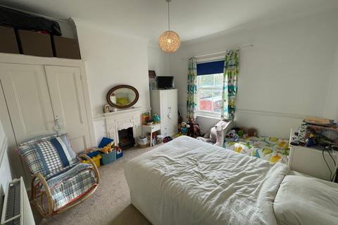 205 Cheriton Road, Folkestone, CT19 4AT