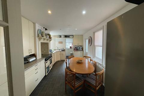 205 Cheriton Road, Folkestone, CT19 4AT