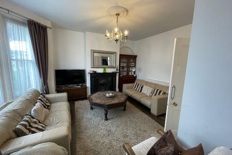 205 Cheriton Road, Folkestone, CT19 4AT