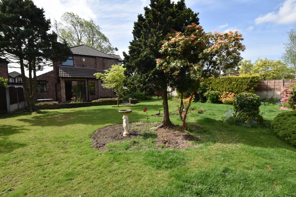 Thirlmere Road, Flixton, M41 3 bed detached house for sale £600,000