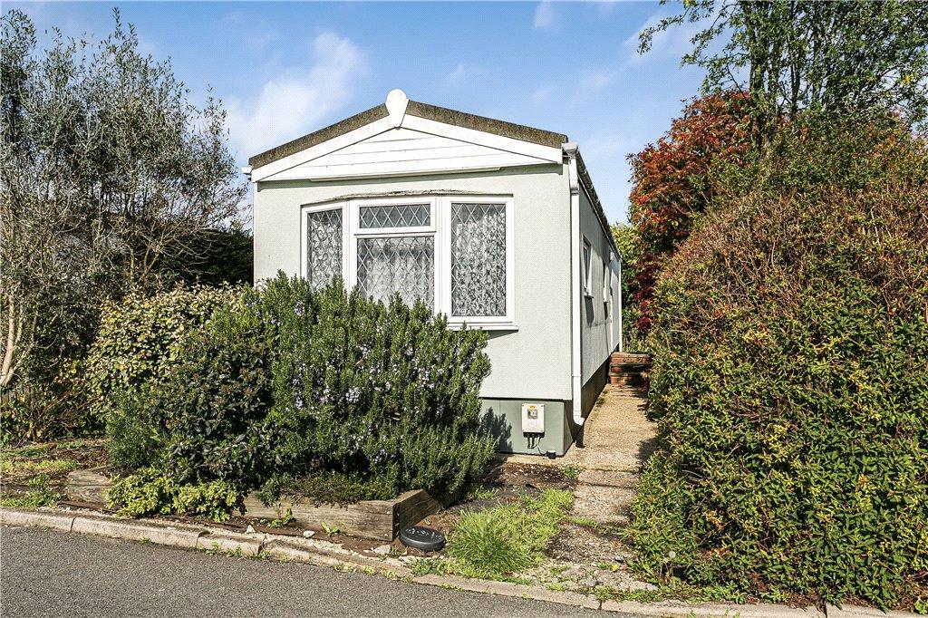 Wey Avenue, Penton Park, Chertsey, Surrey, KT16 1 bed bungalow for sale
