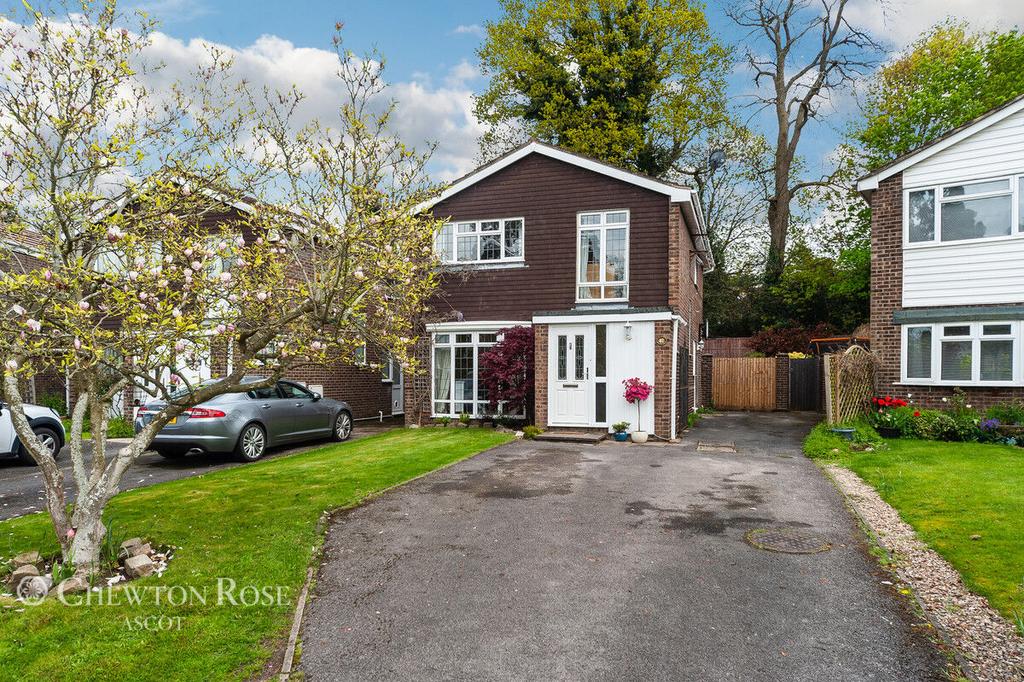 Vernon Drive, Ascot 4 bed detached house for sale £725,000