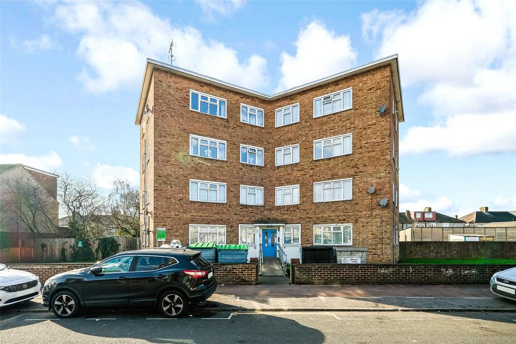 Bradfield Drive, Barking, IG11 2 bed apartment £245,000