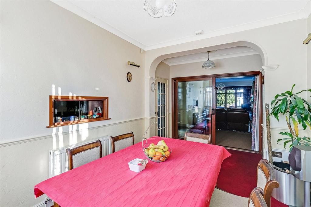 Westrow Drive, Leftley Estate, Barking, IG11 3 bed terraced house for