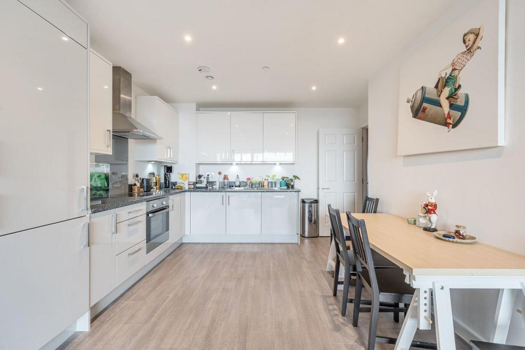 St. Marks Square, Bromley 2 bed flat for sale £450,000