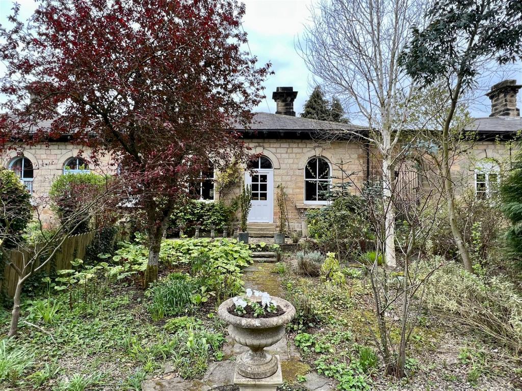 Scarcroft, Woodlands View, Leeds, LS14 3 bed cottage for sale £399,999
