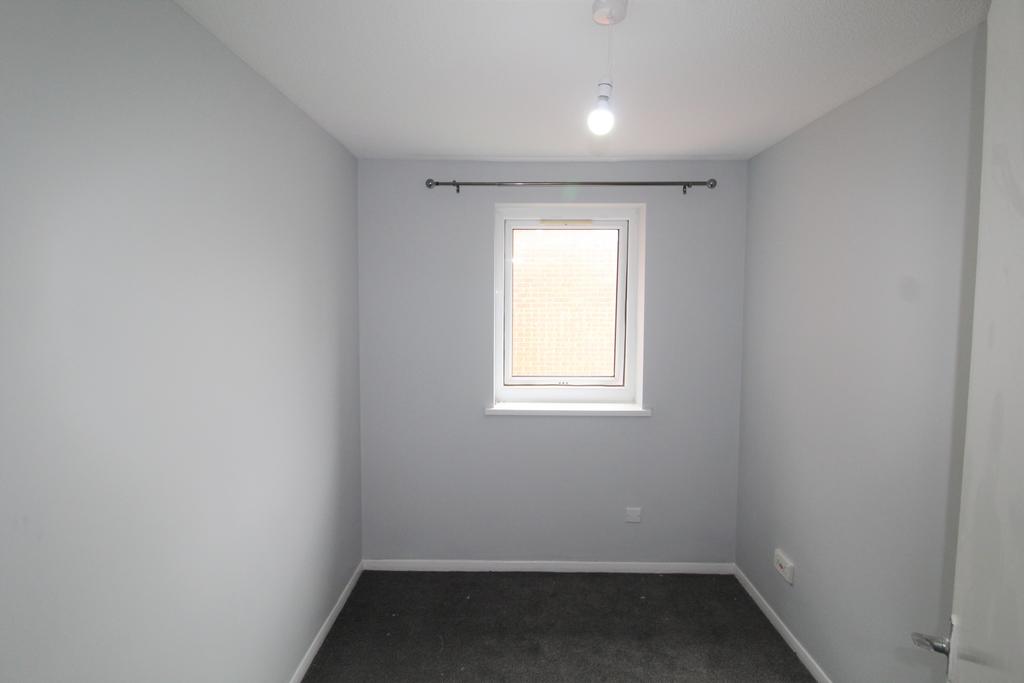 Evergreen Way, Hayes UB3 2 bed flat £1,500 pcm (£346 pw)