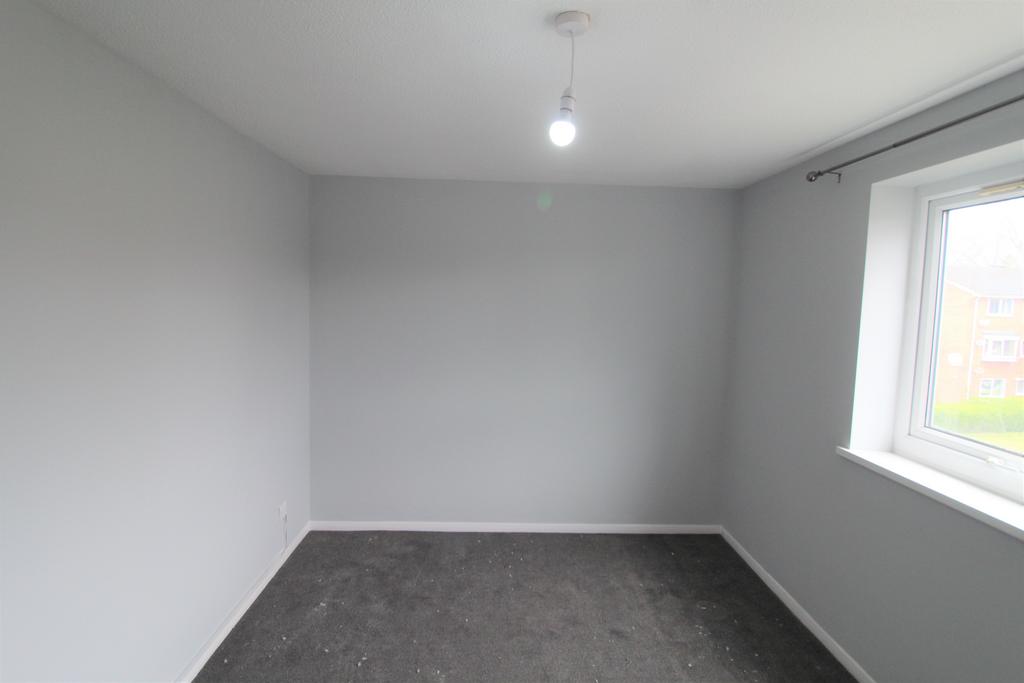 Evergreen Way, Hayes UB3 2 bed flat £1,500 pcm (£346 pw)