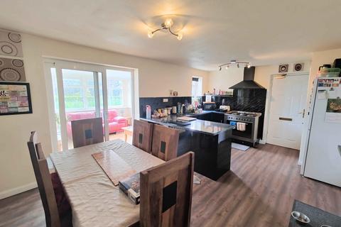 5 Arnold Royd, Brighouse, HD6 3LB