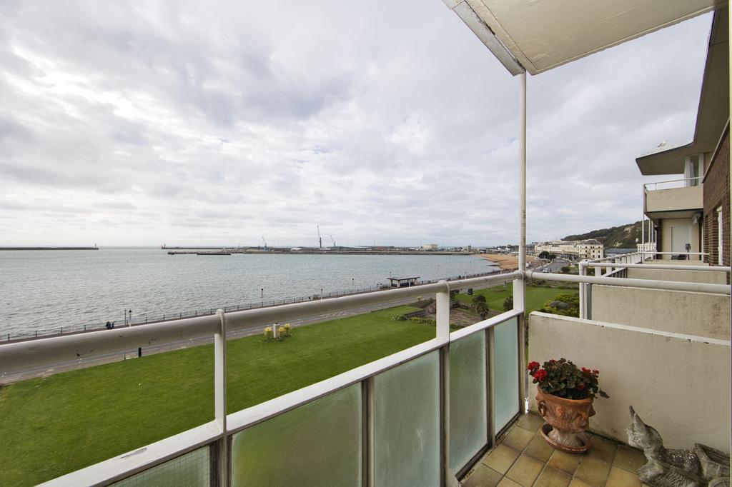 The Gateway, Dover, CT16 2 bed flat for sale £260,000