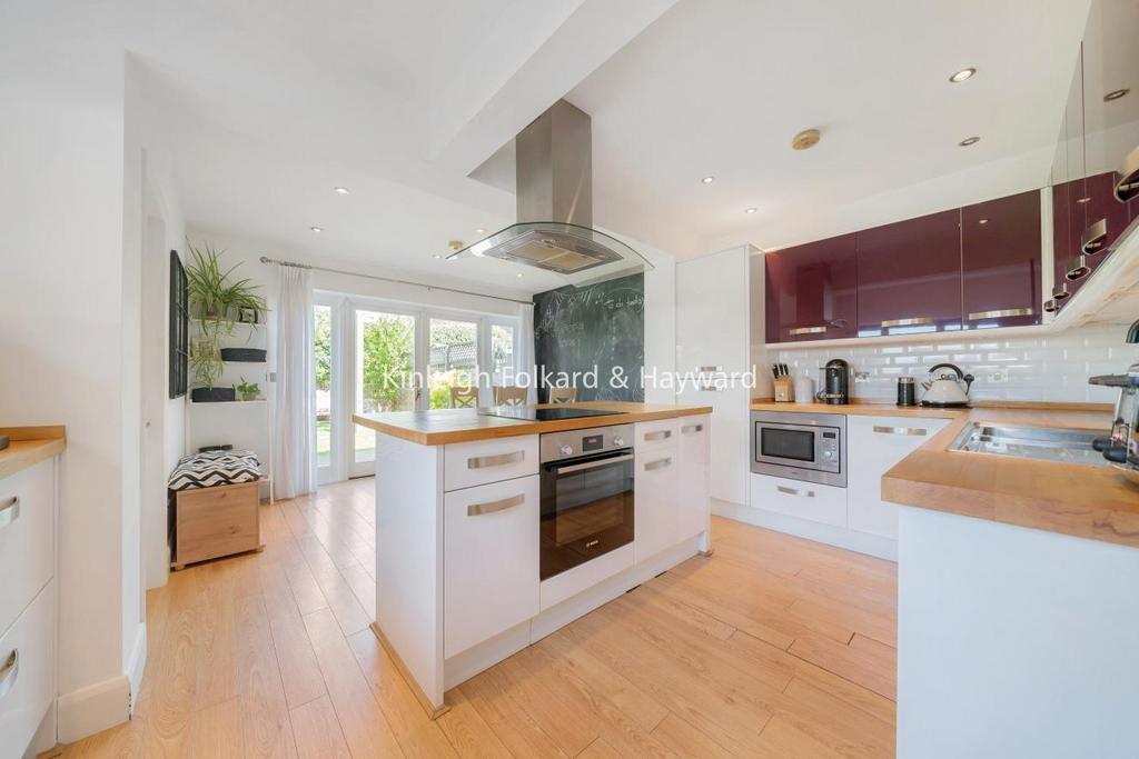 Camden Grove, Chislehurst 3 bed end of terrace house £650,000