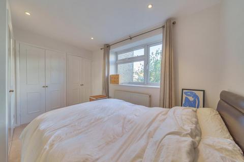 1 bedroom flat for sale - The Chase, Clapham