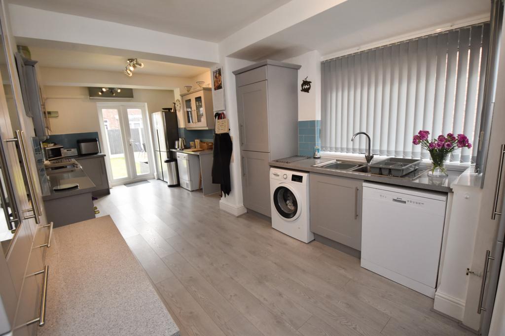 Southlands Avenue, Peel Green, Eccles, M30 3 bed detached house for