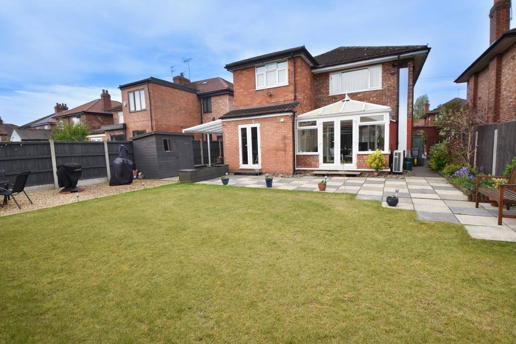 Southlands Avenue, Peel Green, Eccles, M30 3 bed detached house for