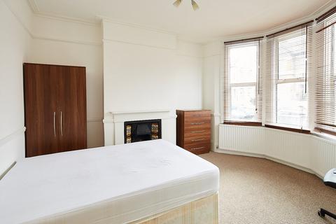 4 bedroom terraced house to rent, Balmoral Road, Willesden Green