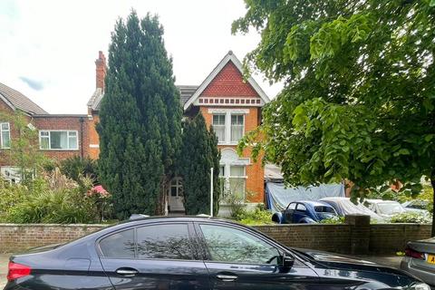 34 Mount Park Crescent, London, W5 2RR